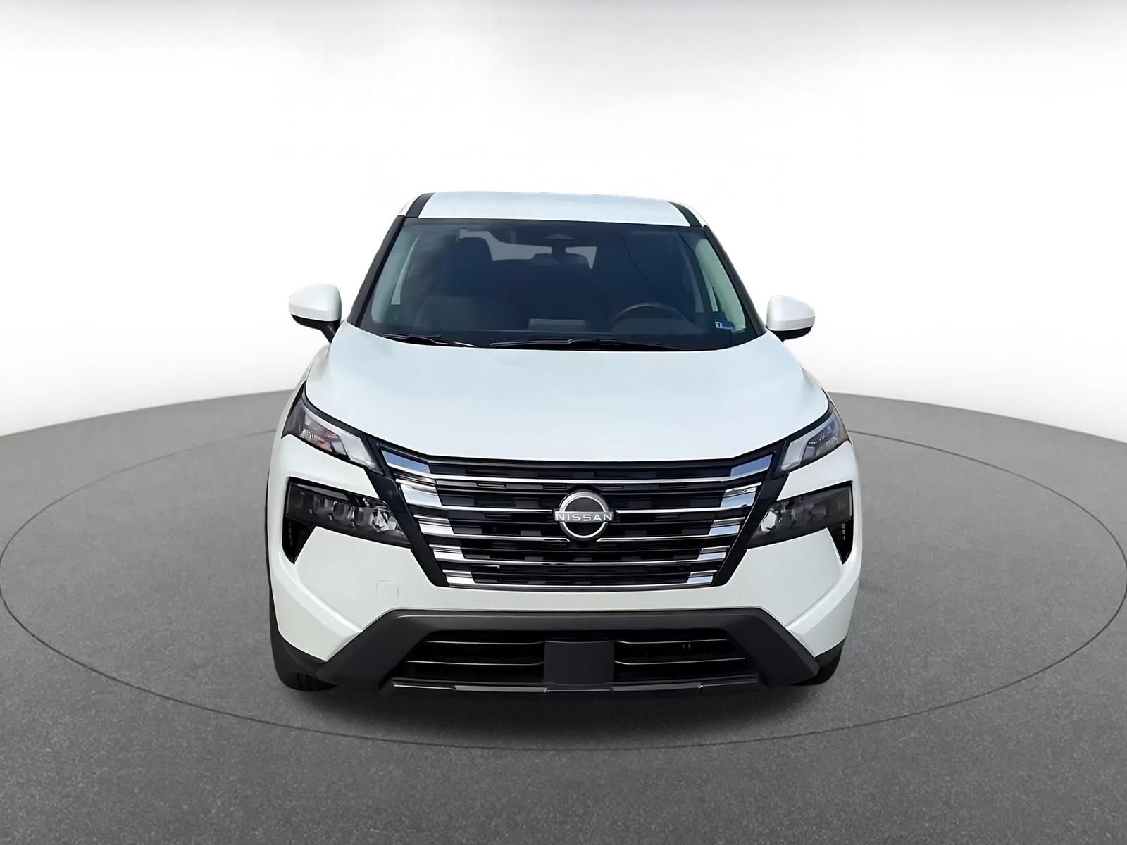 Used 2026 Nissan Rogue SV FWD image 3