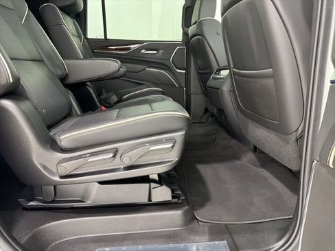 Used 2022 Cadillac Escalade ESV Premium Luxury AWD/4WD image 25