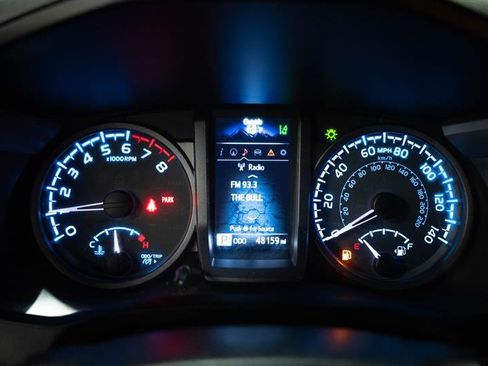 Used 2018 Toyota Tacoma TRD Sport image 14