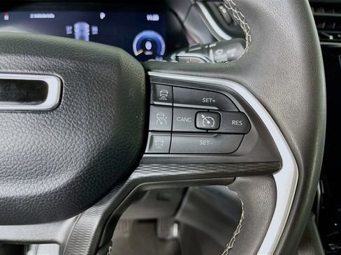 Used 2023 Jeep Grand Cherokee Laredo RWD image 17