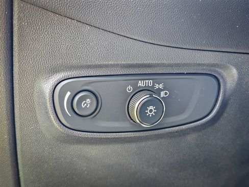 Used 2020 Chevrolet Equinox LS FWD image 13