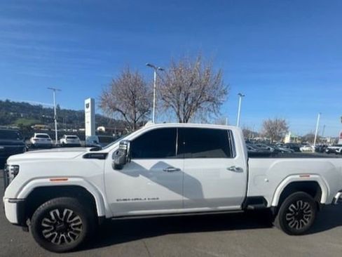 Used 2024 GMC Sierra 2500 Denali Ultimate image 5
