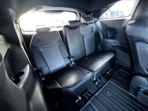 Used 2024 Toyota Sienna XLE Woodland Edition image 28