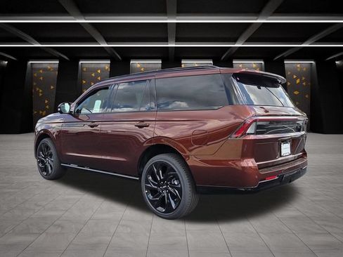 New 2027 Lincoln Navigator Reserve RWD image 3