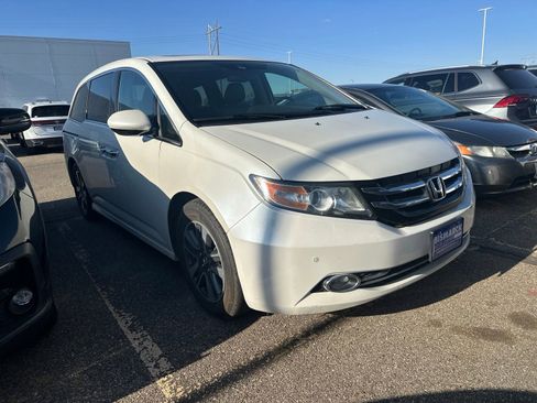 Used 2015 Honda Odyssey Touring Elite image 2