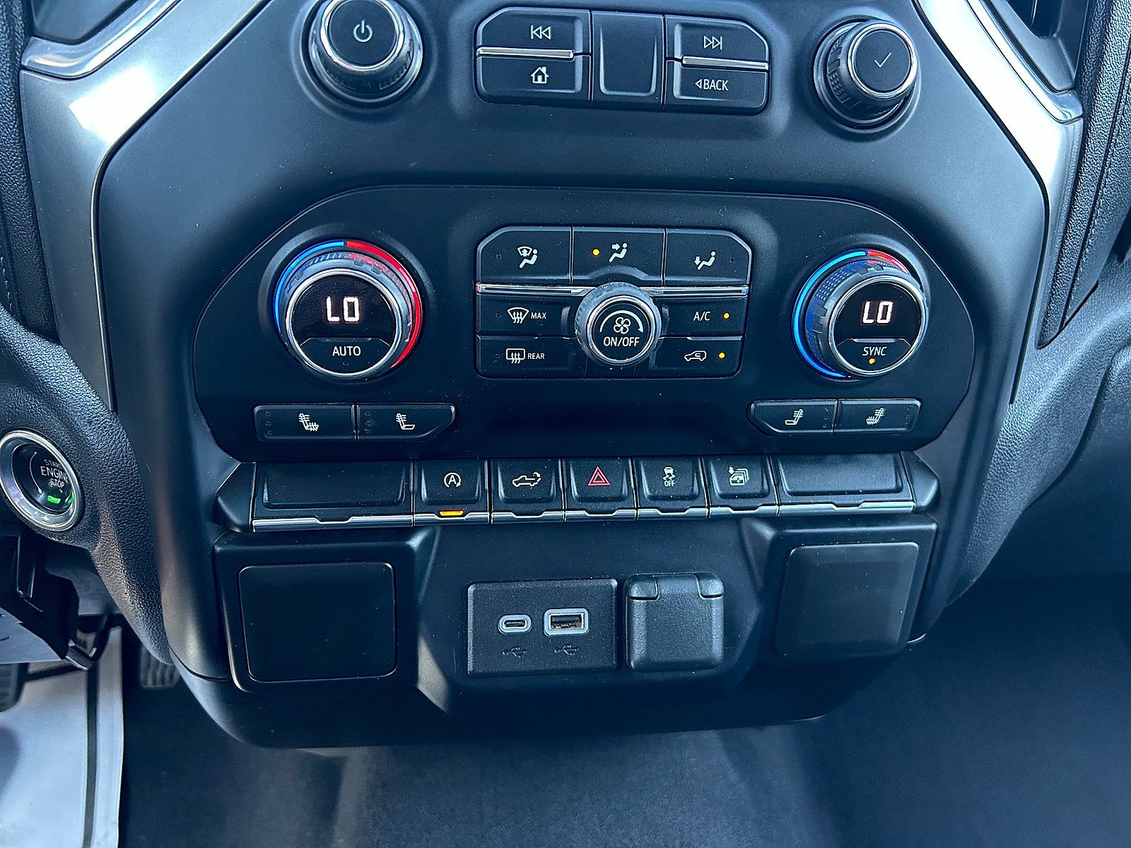 Used 2021 Chevrolet Silverado 1500 LT AWD/4WD image 16