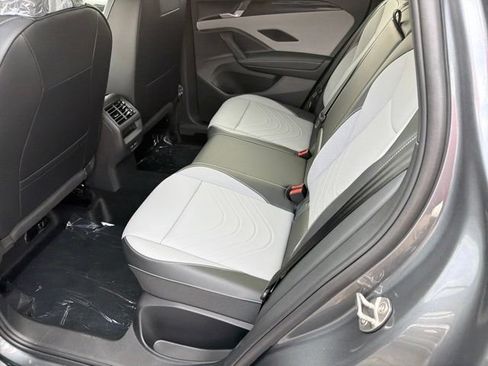 New 2026 Volkswagen Tiguan SE R-Line AWD/4WD image 2
