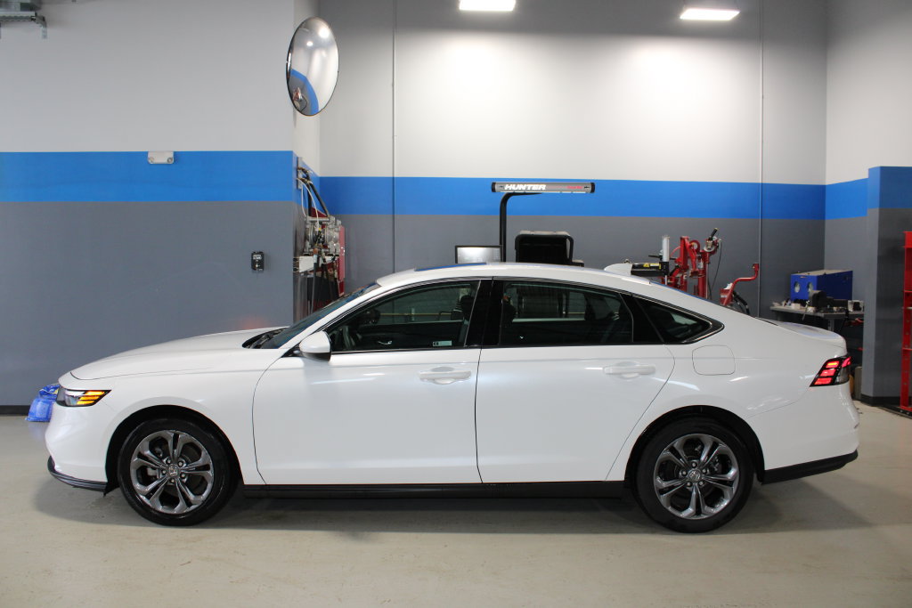 Used 2023 Honda Accord EX image 9