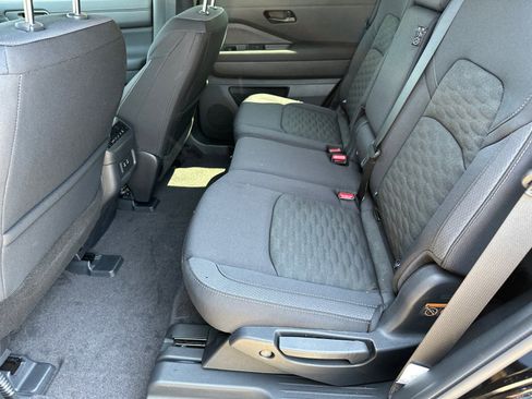 New 2026 Nissan Pathfinder SV w/ SV Premium Package FWD image 19