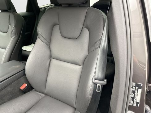 Used 2024 Volvo XC60 B5 Plus AWD/4WD image 9