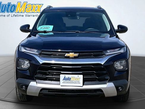 Used 2021 Chevrolet TrailBlazer LT w/ Sun and Liftgate Package AWD/4WD image 2