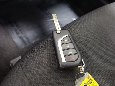 Used 2022 Toyota Corolla LE FWD image 30