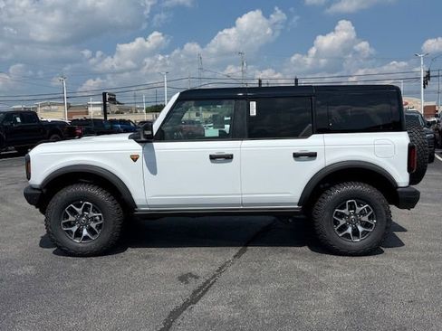 New 2025 Ford Bronco Badlands image 2