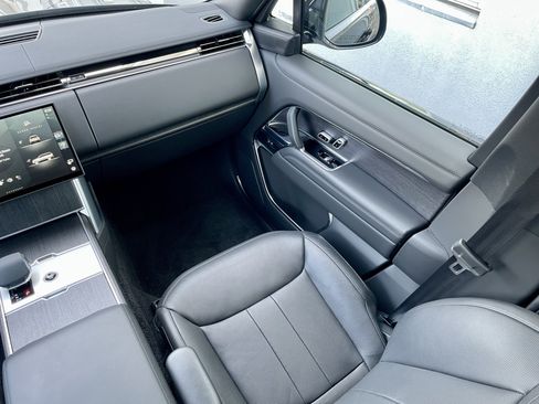 Used 2025 Land Rover Range Rover SE AWD/4WD image 18