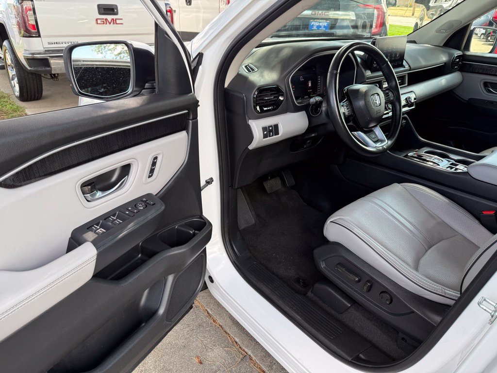 Used 2023 Honda Pilot Elite image 11