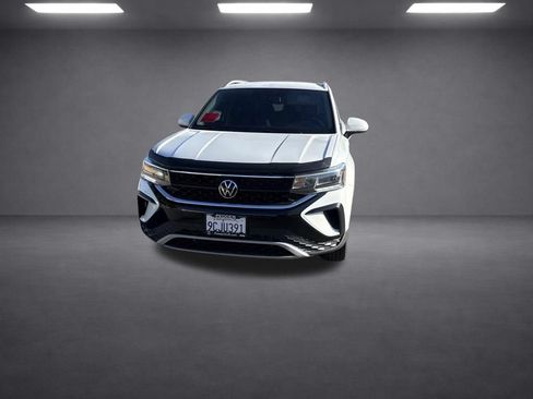 Used 2022 Volkswagen Taos SE FWD image 7