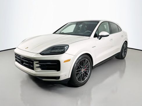 Used 2025 Porsche Cayenne S image 1