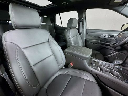 Used 2023 Chevrolet Traverse LT w/ LT Premium Package image 31