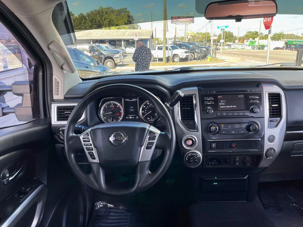 Used 2017 Nissan Titan SV AWD/4WD image 33