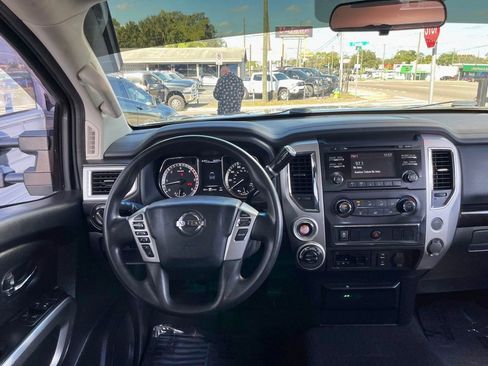 Used 2017 Nissan Titan SV image 33