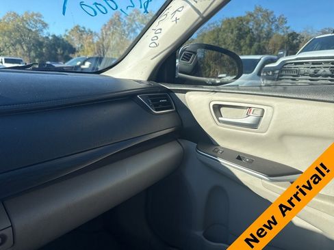 Used 2017 Toyota Camry LE image 14