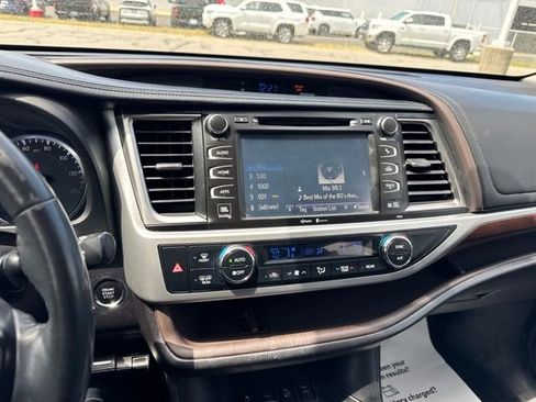 Used 2015 Toyota Highlander Limited AWD/4WD image 16
