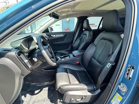 Used 2023 Volvo XC40 B5 Plus w/ Driver Assist Package AWD/4WD image 15