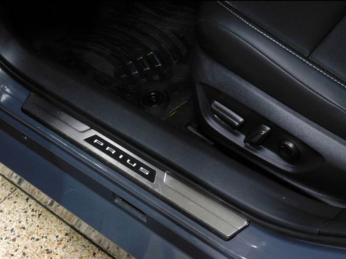 Used 2024 Toyota Prius XLE image 29