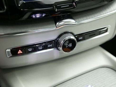 Used 2024 Volvo XC60 B5 Ultimate image 21