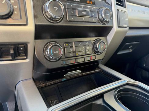 Used 2020 Ford F350 Lariat w/ Lariat Ultimate Package image 24