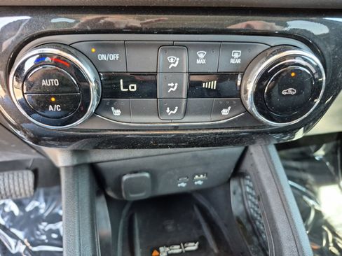 Used 2025 Chevrolet TrailBlazer LT w/ Convenience Package FWD image 30