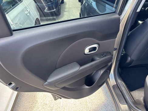 Used 2016 Kia Soul image 11