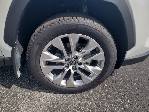 Used 2025 Toyota RAV4 XLE Premium image 10