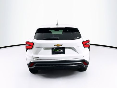 Used 2025 Chevrolet Trax LS image 7