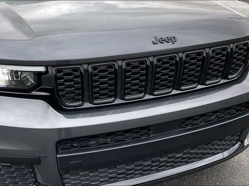 Used 2025 Jeep Grand Cherokee L Altitude image 31