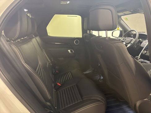 Used 2025 Land Rover Discovery S AWD/4WD image 28