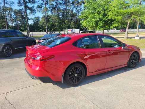 Used 2025 Toyota Camry SE w/ Convenience Package FWD image 7