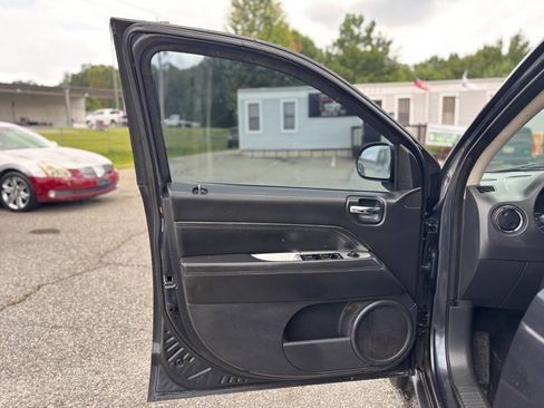Used 2014 Jeep Compass Latitude image 9