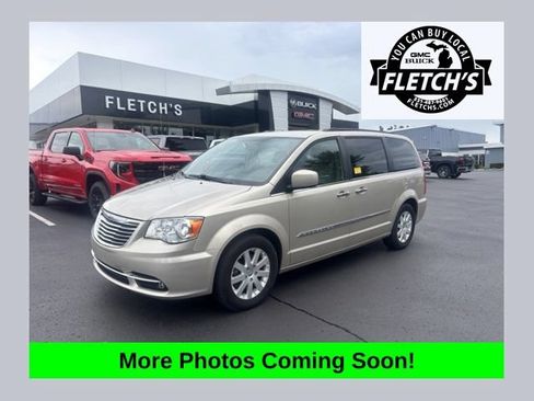 Used 2015 Chrysler Town & Country Touring w/ Driver Convenience Group FWD image 1