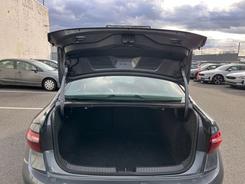 Used 2025 Volkswagen Jetta SE image 29