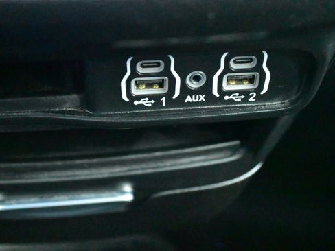 Used 2023 Chrysler Pacifica Touring FWD image 26
