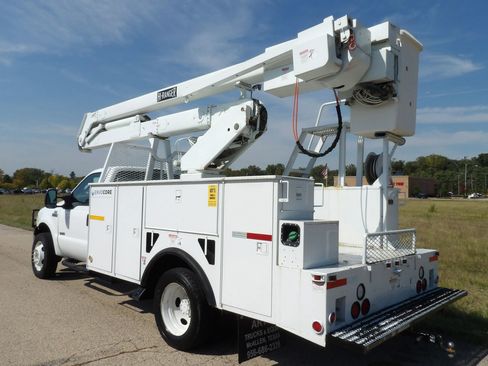 Used 2007 Ford F550 2WD Regular Cab Super Duty image 11