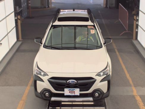 Used 2025 Subaru Outback Limited AWD/4WD image 2