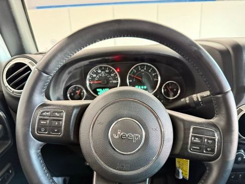 Used 2018 Jeep Wrangler Unlimited Rubicon w/ Connectivity Group image 27