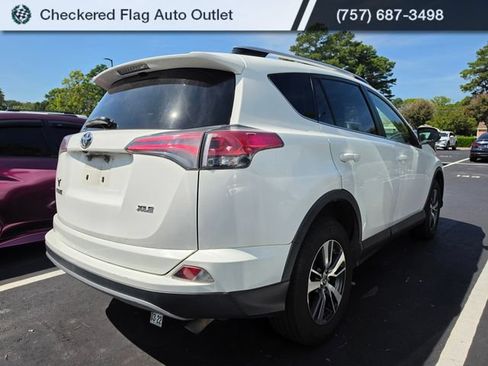 Used 2018 Toyota RAV4 XLE FWD image 6