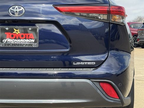 Used 2023 Toyota Highlander Limited image 6