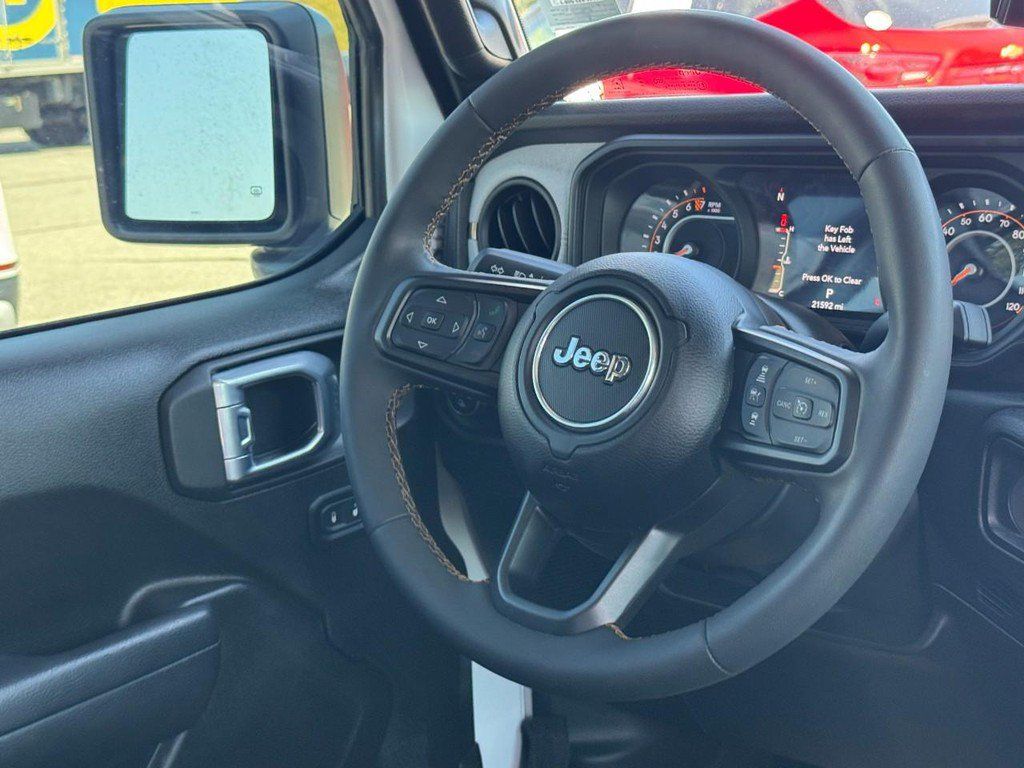 Used 2024 Jeep Gladiator Sport AWD/4WD image 15