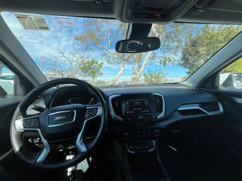 Used 2024 GMC Terrain SLE image 33