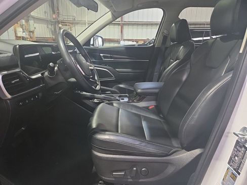 Used 2025 Kia Telluride S image 5