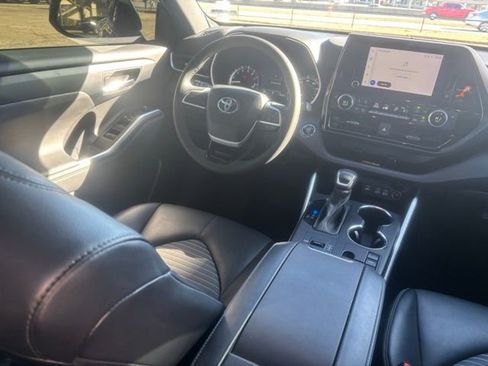 Used 2023 Toyota Highlander XSE image 19
